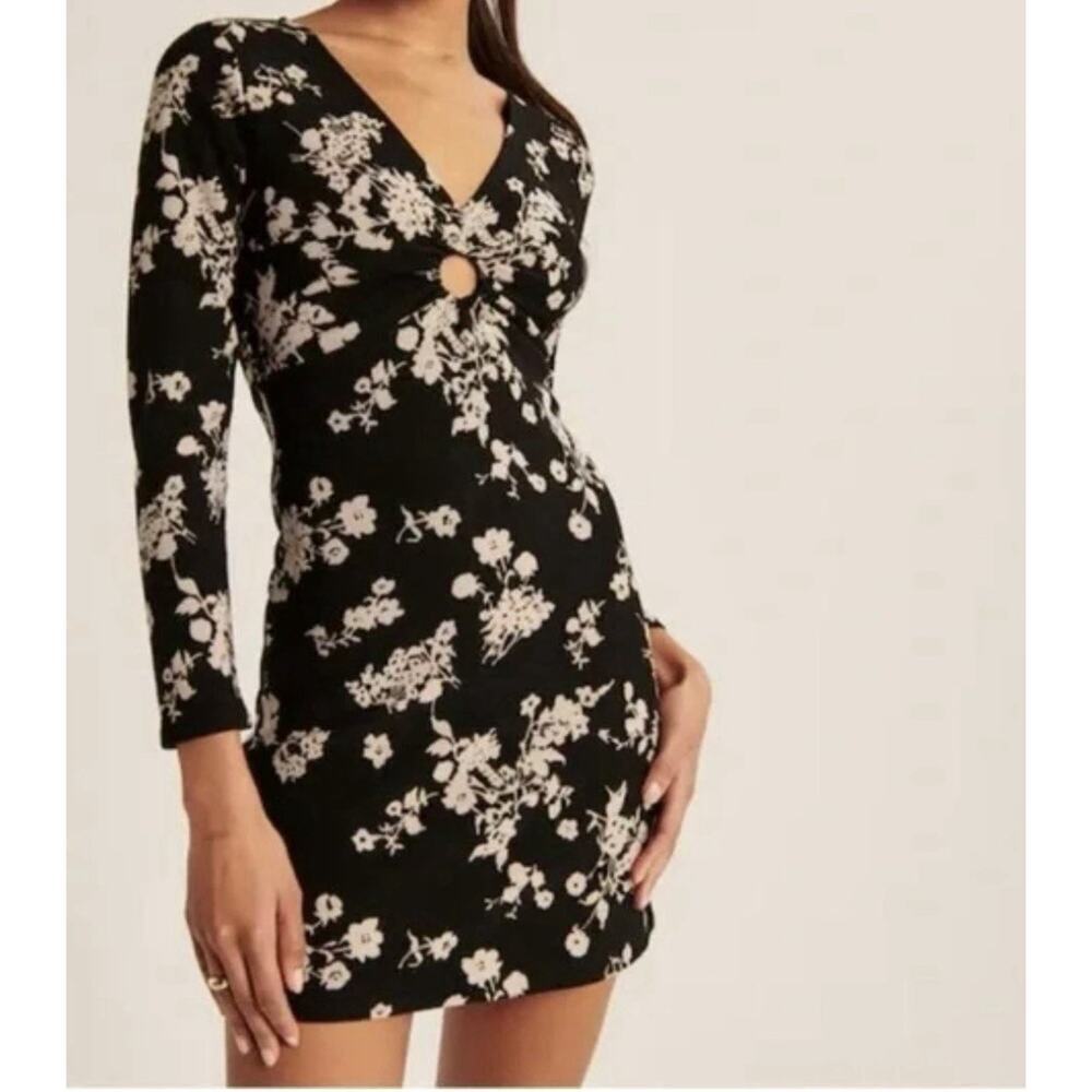 Abercrombie & Fitch NWT Black Floral Long Sleeve O‎ Ring V Neck Mini Dress S